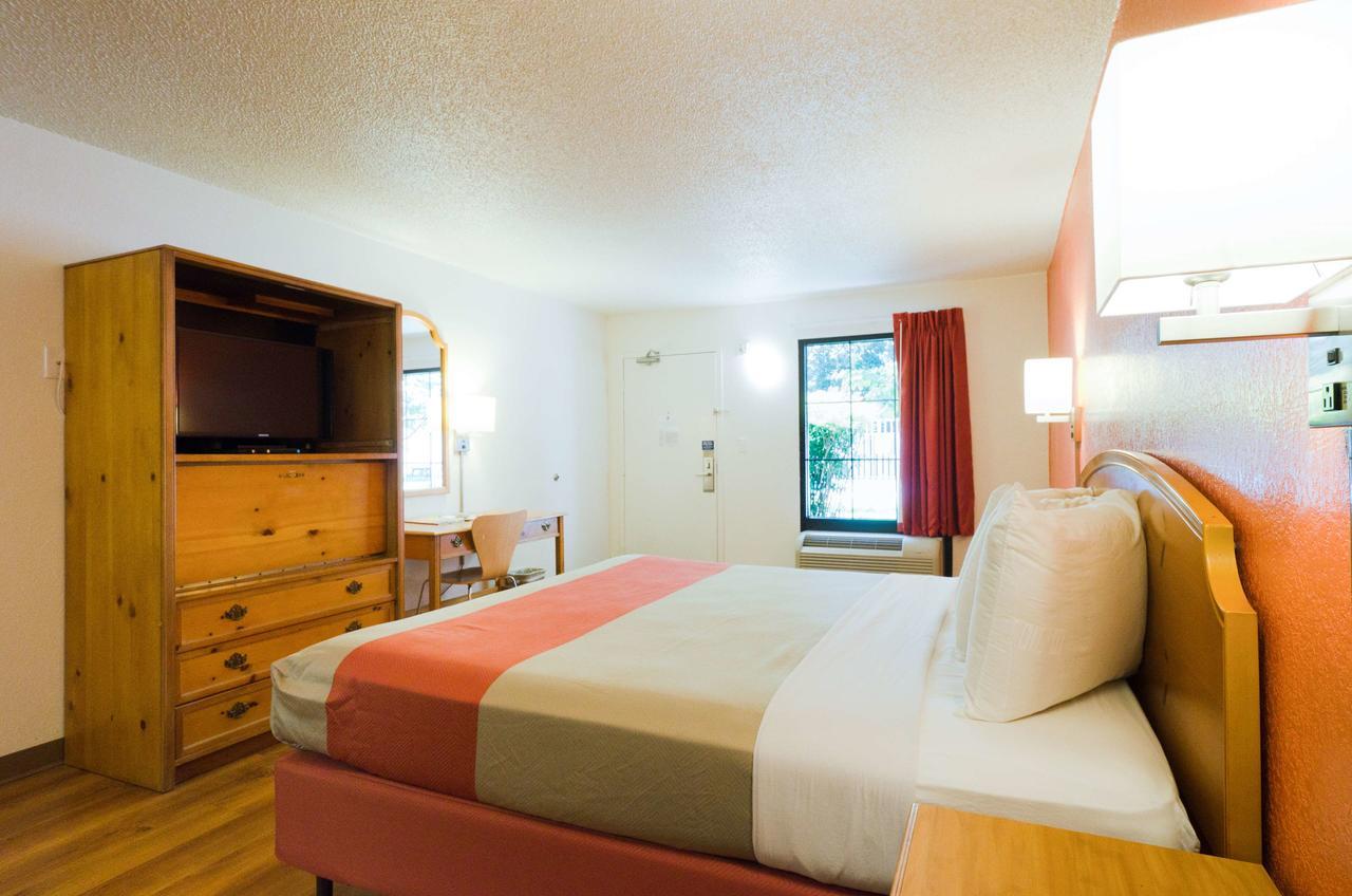 Motel 6-Frederick, Md - Fort Detrick Bagian luar foto