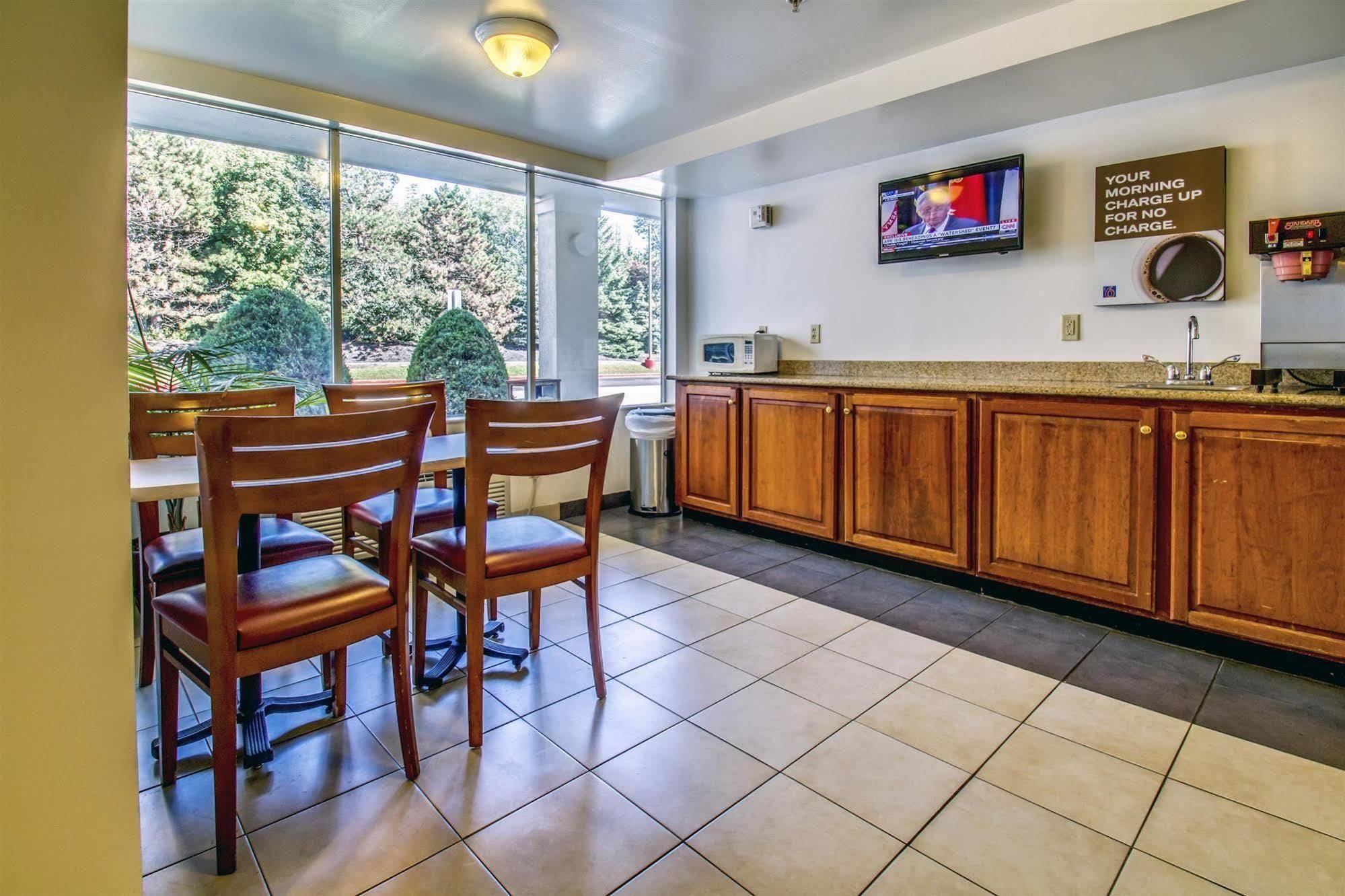 Motel 6-Frederick, Md - Fort Detrick Bagian luar foto